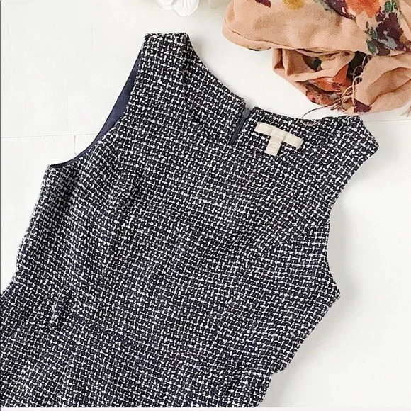 Banana Republic sleevless Sheath Dress/missing belt - Picture 7 of 7